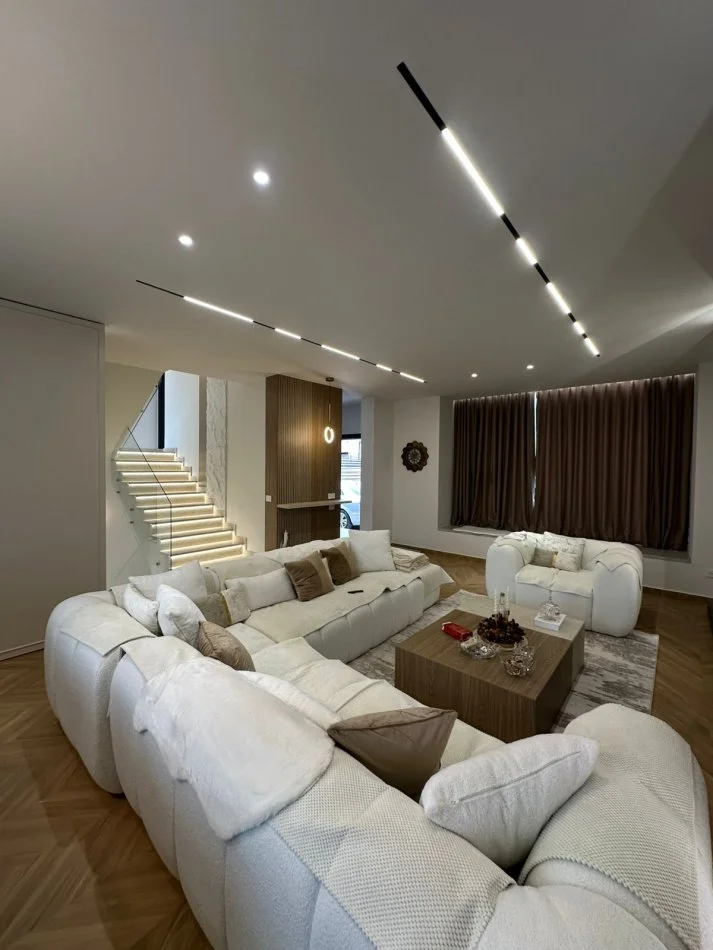 Tirane, shitet apartament 3+1+Aneks+Ballkon Kati 0, 225 m² (Vila Rose)