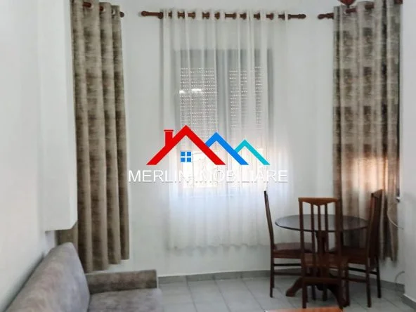 Tirane, jepet me qera zyre Kati 4, 50 m² 674 € (RRUGA IBRAHIM RUGOVA,BLLOK)