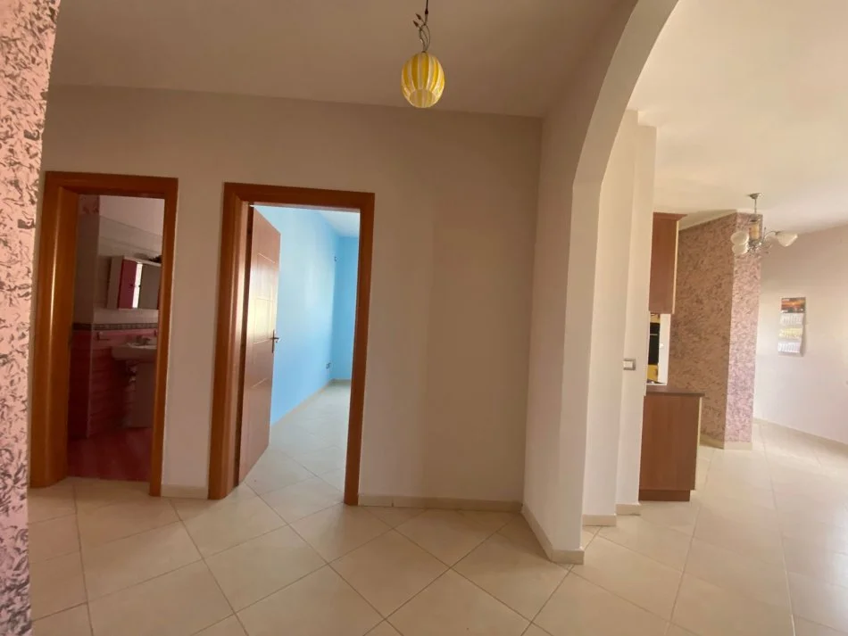 Durres, shitet apartament 2+1+Ballkon Kati 8, 155.000 € (rruga vasil kuqi)