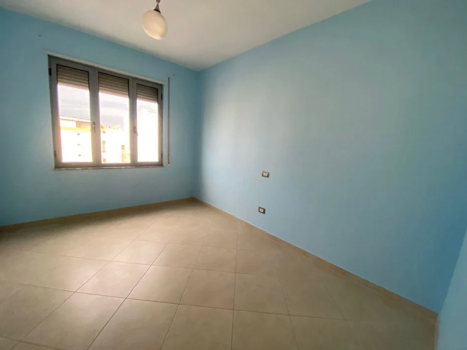 Durres, shitet apartament 2+1+Ballkon Kati 8, 155.000 € (rruga vasil kuqi)
