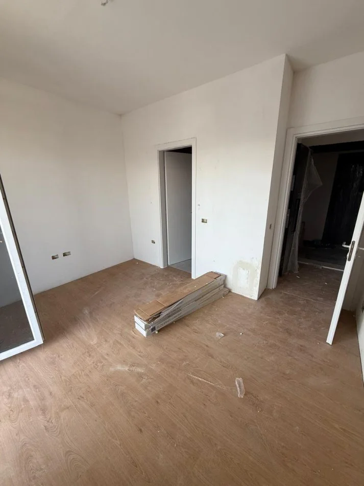 Tirane, shitet apartament 2+1+Ballkon Kati 8, 128 m² 128.500 € (Univers City)