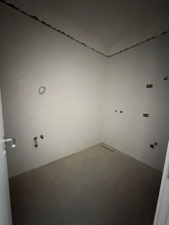 Tirane, shitet apartament 2+1+Ballkon Kati 8, 128 m² 128.500 € (Univers City)