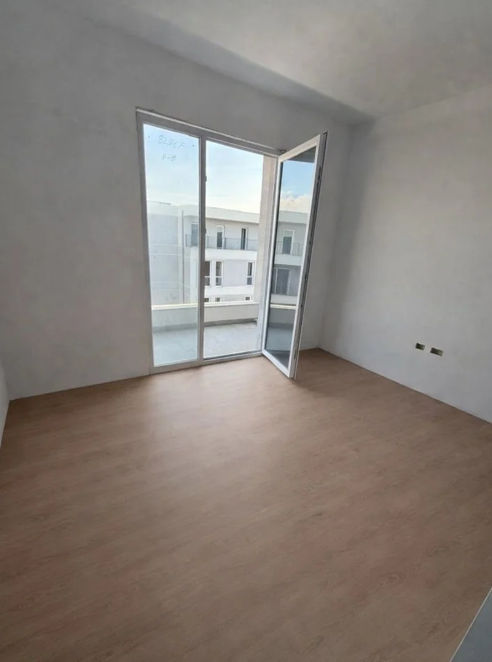 Tirane, shitet apartament 2+1+Ballkon Kati 8, 128 m² 128.500 € 