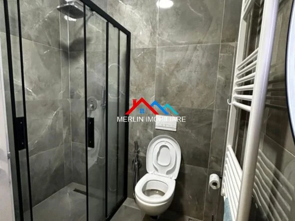 Tirane, jepet me qera apartament 1+1+Ballkon Kati 4, 47 m² 725 € (RRUGA ROBERT SHVARC,KMUNA E PARISIT)