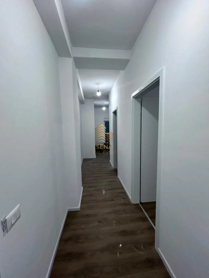 Tirane, jepet me qera apartament 1+1+Ballkon Kati 8, 60 m² 350 € (Rezidenca Kadiu)