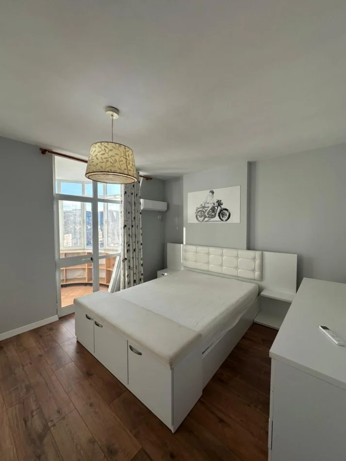 Tirane, shitet apartament 2+1 , 125 m² 