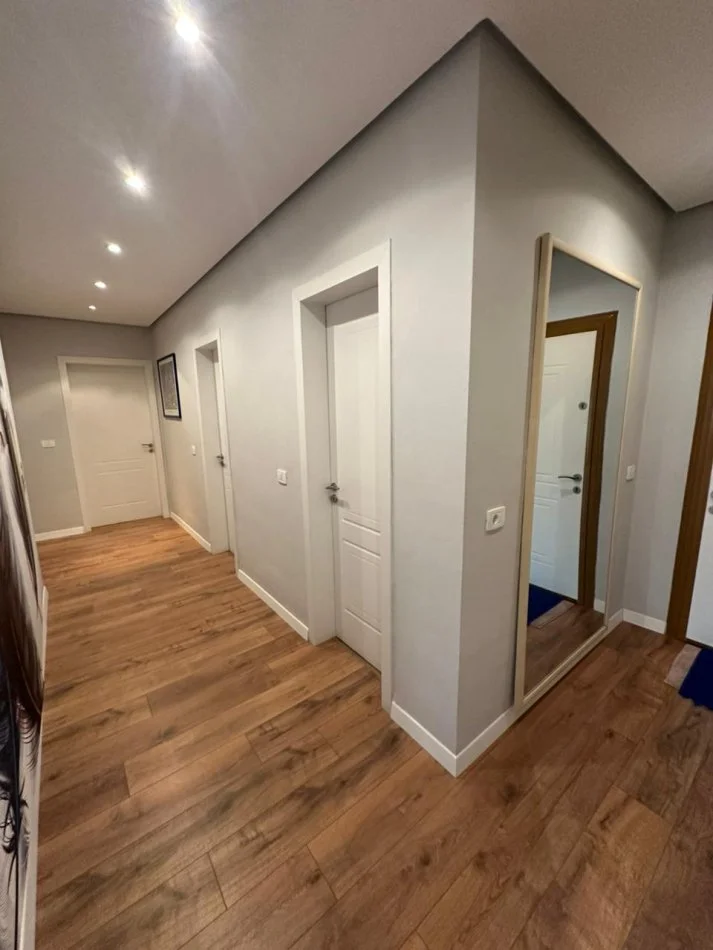 Tirane, shitet apartament 2+1 , 125 m² 