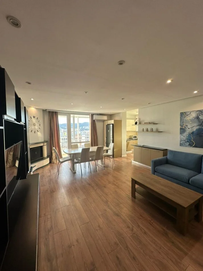 Tirane, shitet apartament 2+1 , 125 m² 