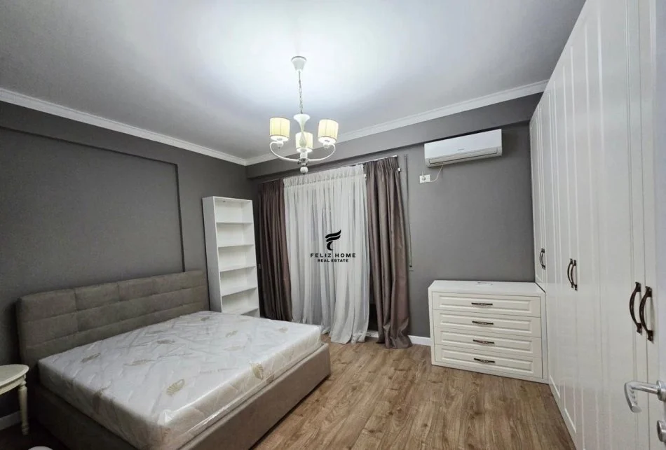 Tirane, jepet me qera apartament 3+1+Ballkon Kati 2, 160 m² 1.400 € (LIQENI ARTIFICIAL)