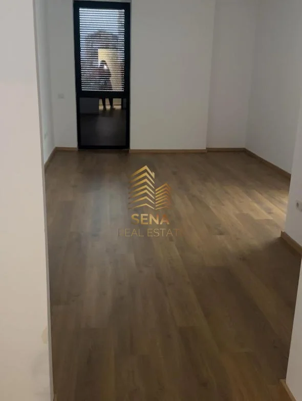 Tirane, jepet me qera ambjent biznesi Kati 2, 60 m² 550 € (Shkolla e Kuqe)