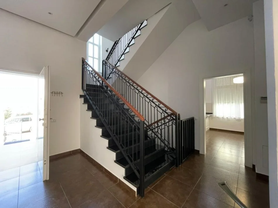 Tirane, jepet me qera Vile 2 Katshe , 970 m² 4.500 € 