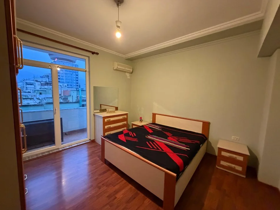 Tirane, jepet me qera apartament 2+1 Kati 9, 105 m² 800 € (BLLOKU) UNA63134