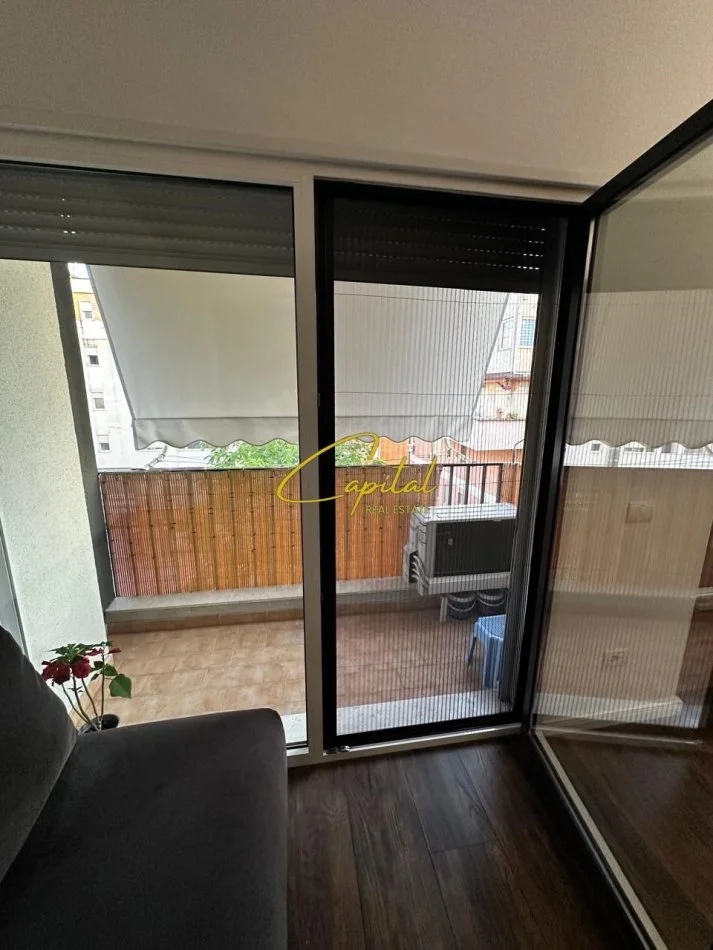 Tirane, jepet me qera apartament 1+1 Kati 4, 55 m² 700 € (KOMUNA E PARISIT)