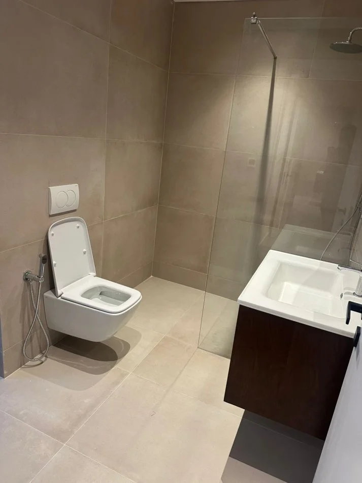 Tirane, jepet me qera Vile 3 Katshe , 150 m² 3.400 € (TEG , LUNDER)