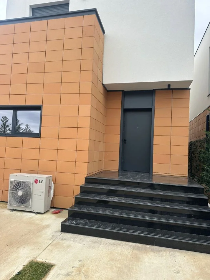 Tirane, jepet me qera Vile 3 Katshe , 150 m² 3.400 € (TEG , LUNDER)