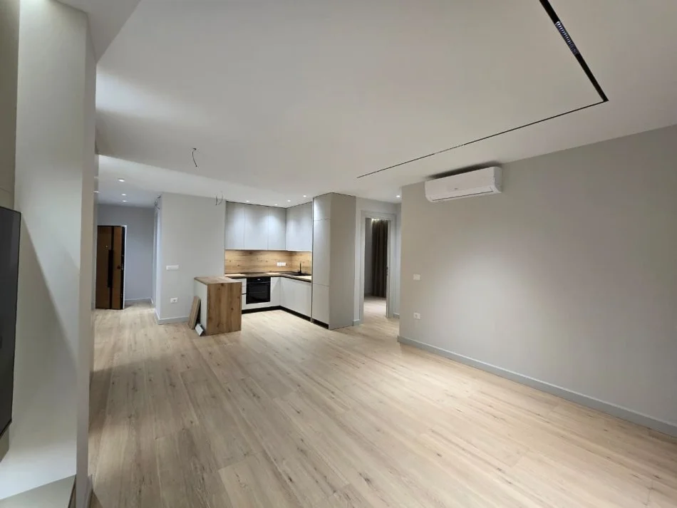 Tirane, shitet apartament 2+1+Ballkon Kati 1, 88 m² 250.000 € 