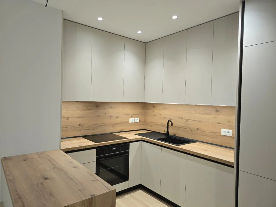 Tirane, shitet apartament 2+1+Ballkon Kati 1, 88 m² 250.000 € 