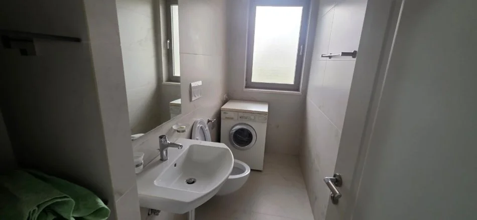 Tirane, jepet me qera Vile 3+1 Kati 2, 140 m² 75000 leke (Tregu Elektrik)