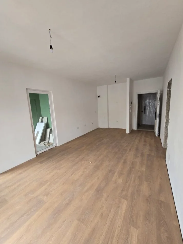 Tirane, shitet apartament 2+1 , 95 m² 130.000 € 