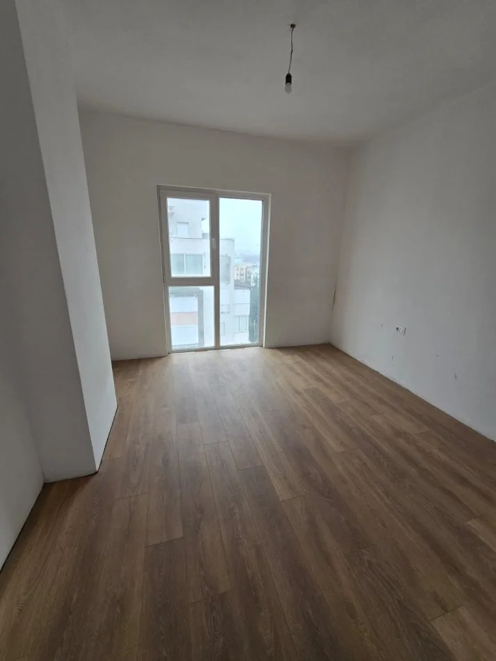 Tirane, shitet apartament 2+1 , 95 m² 130.000 € 