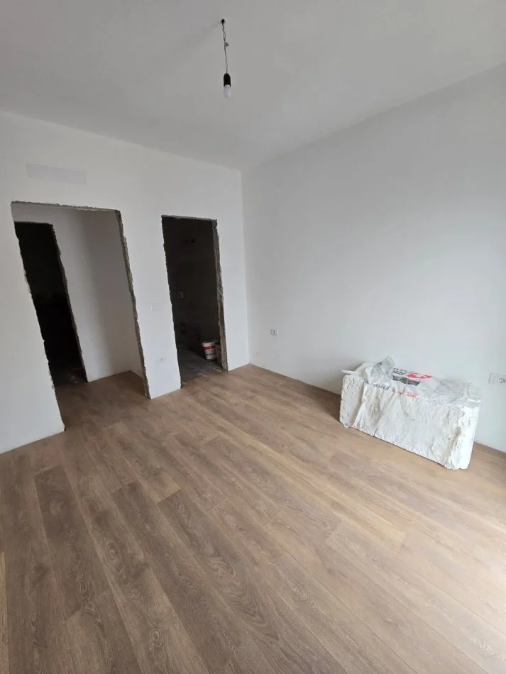 Tirane, shitet apartament 2+1 , 95 m² 130.000 € 