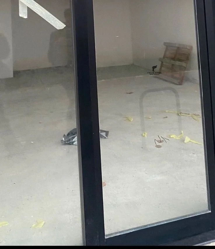 Tirane, jepet me qera dyqan Kati 0, 40 m² 500 € (XHAMLLIKU)