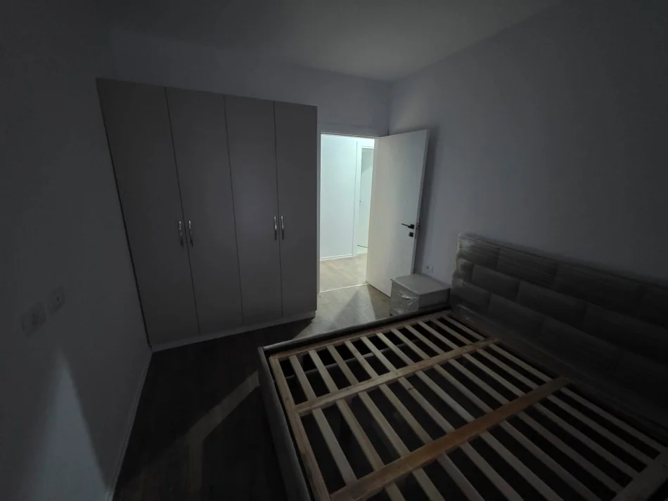 Tirane, jepet me qera apartament 2+1 Kati 5, 110 m² 500 € (5 MAJI)