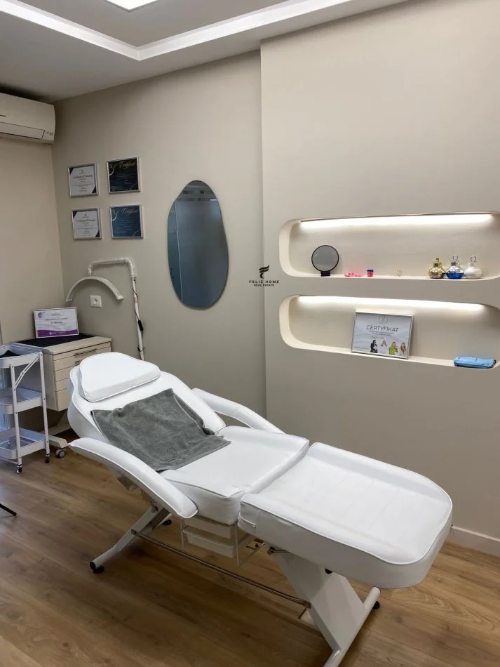 Tirane, jepet me qera dyqan Kati 1, 85 m² 1.500 € (URA E NISHARAKUT)