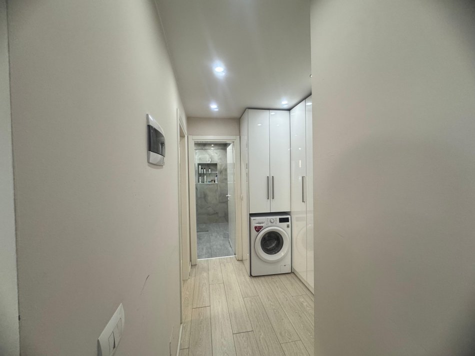 Tirane, jepet me qera apartament 1+1+Ballkon Kati 3, 44 m² 575 € 