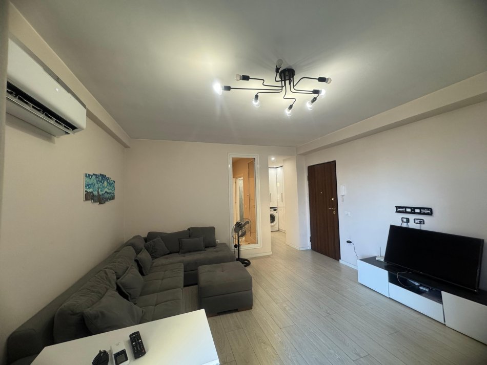 Tirane, jepet me qera apartament 1+1+Ballkon Kati 3, 44 m² 575 € 