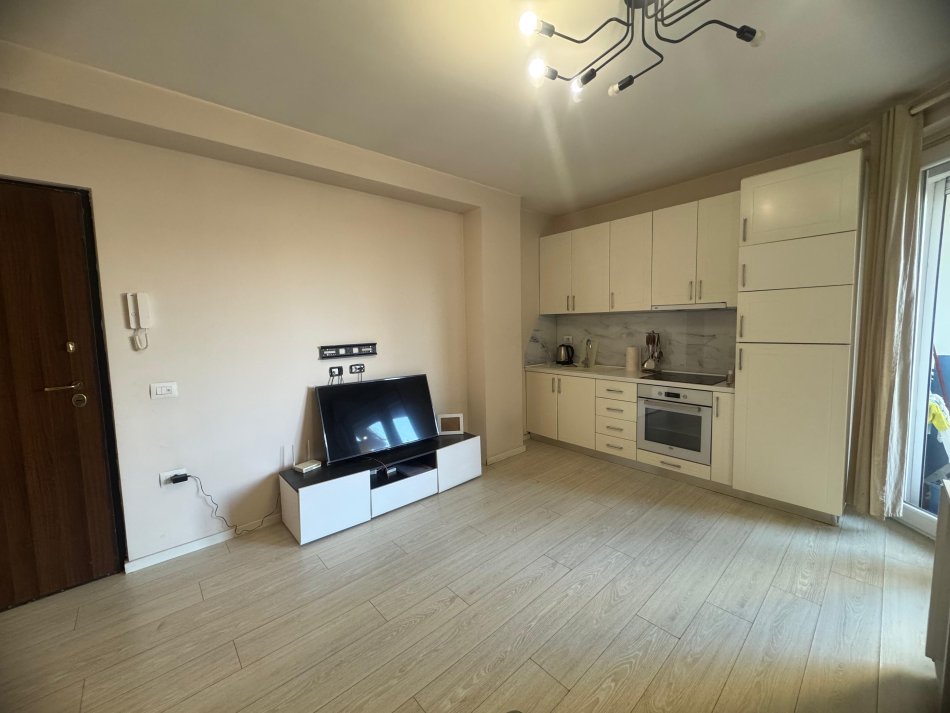 Tirane, jepet me qera apartament 1+1+Ballkon Kati 3, 44 m² 575 € 
