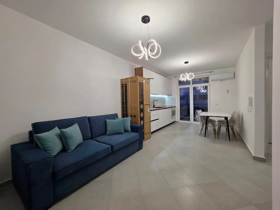 Jepet me Qera Apt 1+1 (+ Bllkn) 100% i Ri 5 min nga Farmacia 10📍 (Fakulteti i Mjeksise)  Pallat i Ri V.2025 | 500€ / Muaj 🔥