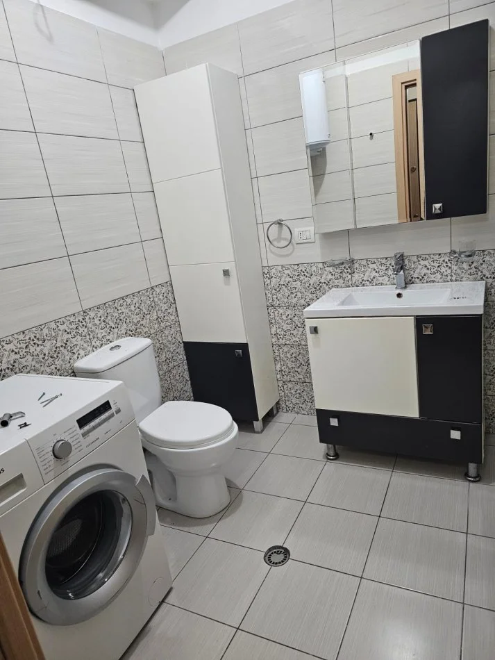 Tirane, jap me qera apartament 1+1 Kati 5, 60 m² 370 € (nela 6)