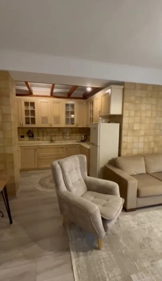 Tirane, jepet me qera apartament 1+1 Kati 7, 120 m² 1.500 € (QENDER)