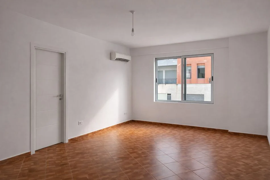 Tirane, jepet me qera zyre Kati 4, 70 m² 400 € (ASTIR)
