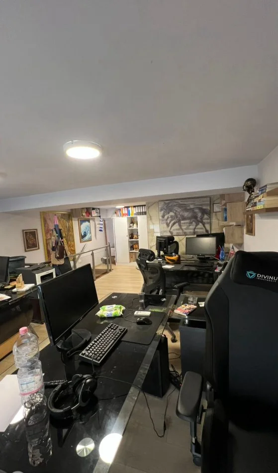 Tirane, jepet me qera zyre Kati 1, 55 m² 800 € (KOMUNA E PARISIT)