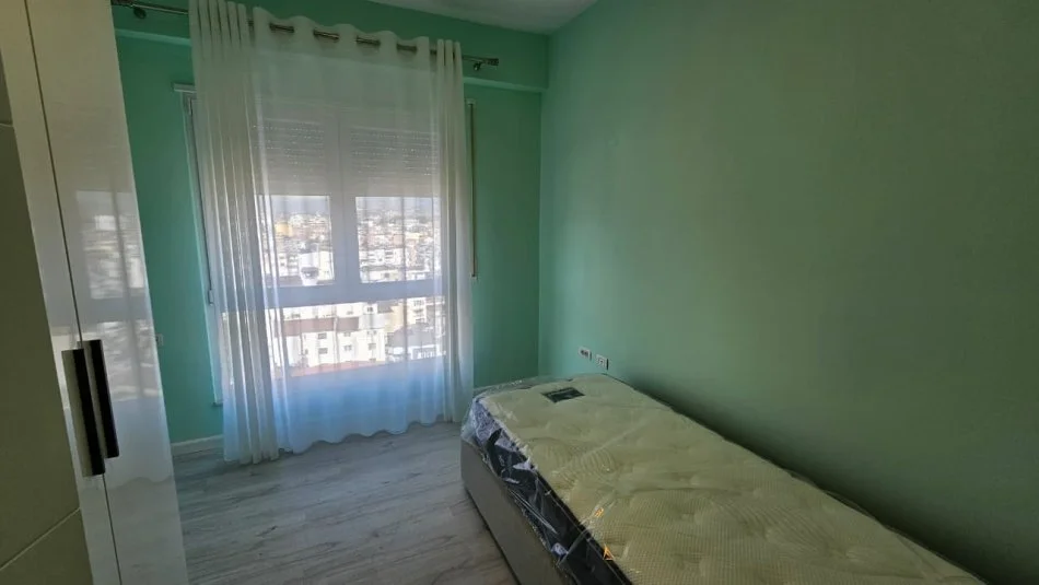 Tirane, jepet me qera apartament 2+1 Kati 8, 90 m² 650 € (Brryli)