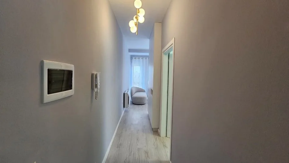 Tirane, jepet me qera apartament 2+1 Kati 8, 90 m² 650 € (Brryli)