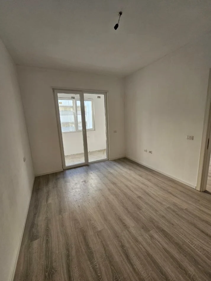 Tirane, shitet apartament 1+1+Ballkon Kati 3, 70 m² 126.000 € (Kompleksi E-88)