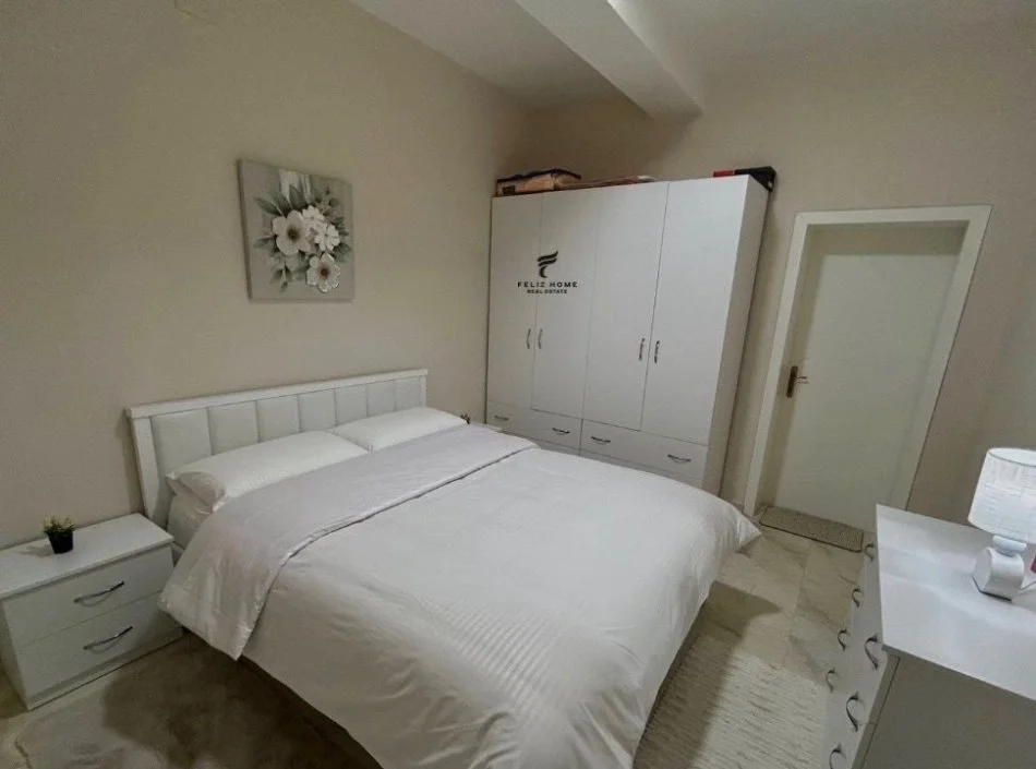 Tirane, jepet me qera apartament 1+1 Kati 1, 70 m² 600 € (RRUGA E DIBRES)