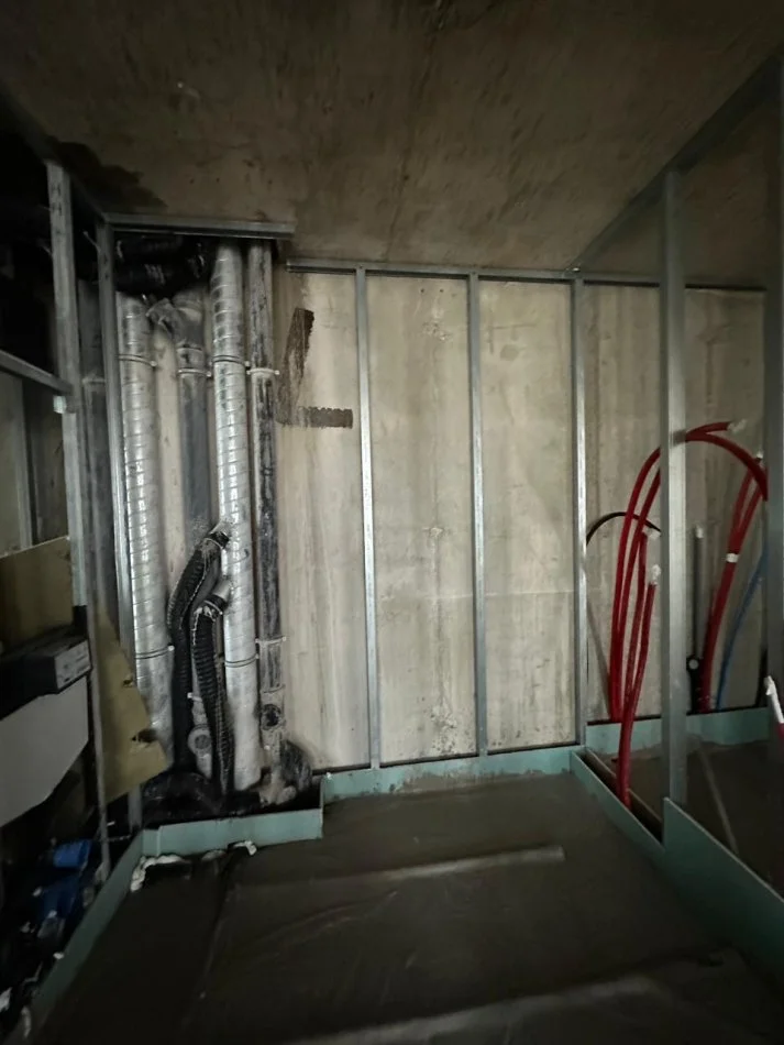 Tirane, shitet apartament 3+1 Kati 21, 175 m² 895.700 € (Qender)