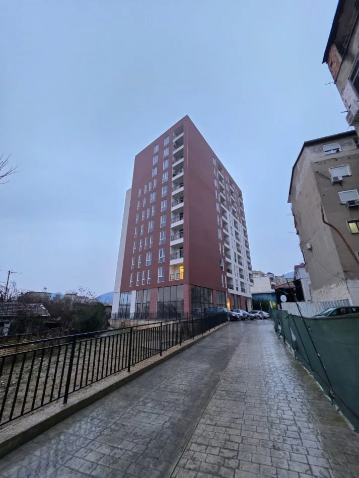 Jepet me Qera Apt 1+1 (+ Bllkn) 100% i Ri 5 min nga Farmacia 10📍 (Fakulteti i Mjeksise)  Pallat i Ri V.2025 | 500€ / Muaj 🔥