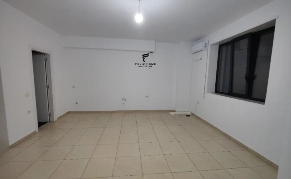 Tirane, jepet me qera zyre Kati 0, 40 m² 370 € (SIRI KODRA)