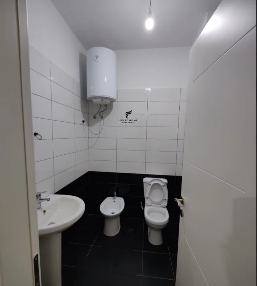Tirane, jepet me qera zyre Kati 0, 40 m² 370 € (SIRI KODRA)