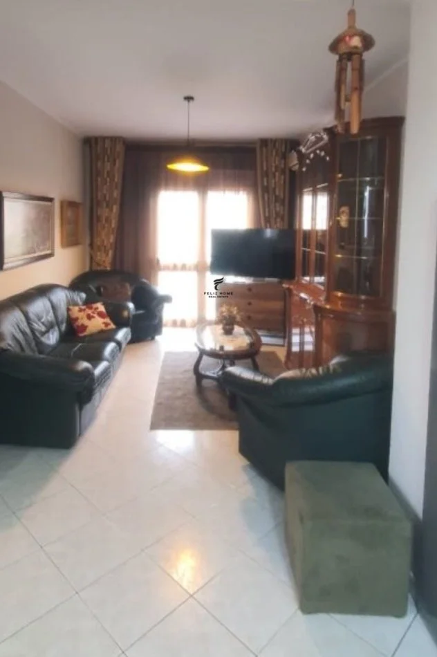 Tirane, jepet me qera apartament 2+1 Kati 3, 100 m² 600 € (BRRYLI)