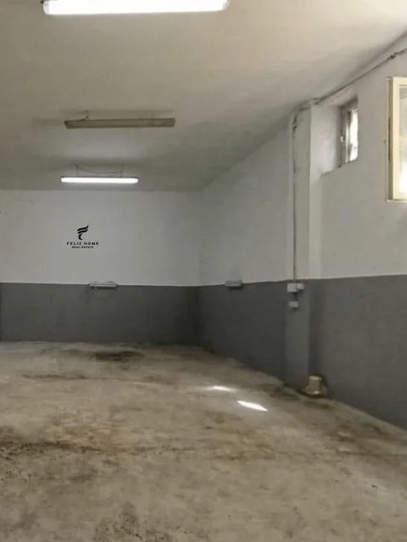 Tirane, jepet me qera magazine Kati 0, 179 m² 900 € (21 DHJETORI)