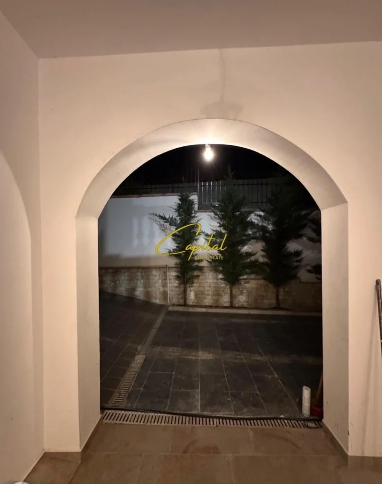 Tirane, jepet me qera apartament 2+1 Kati 1, 145 m² 1.000 € (SAUK)