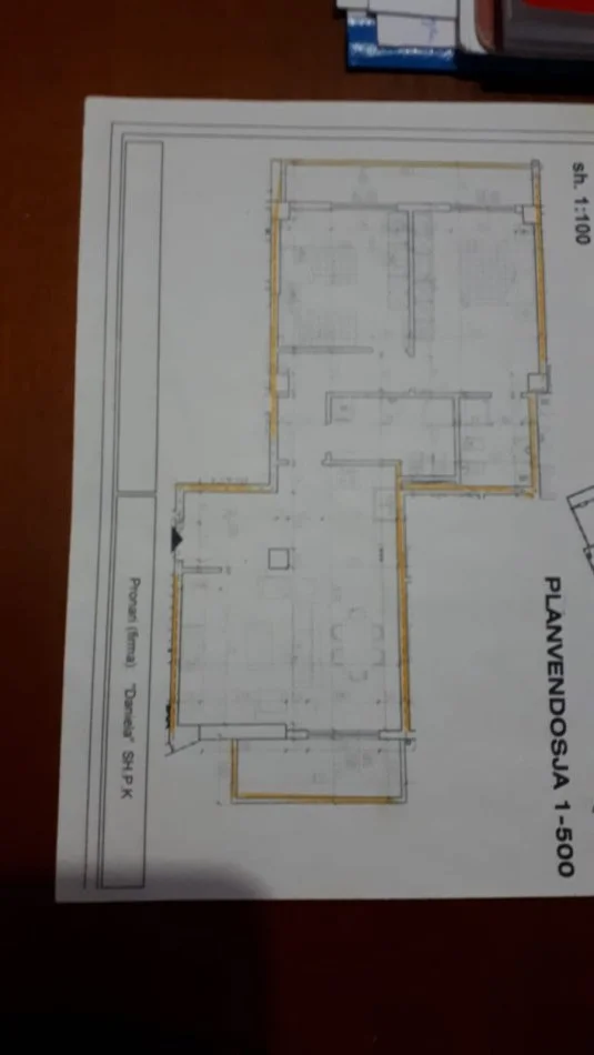 Tirane, jepet me qera zyre Kati 1, 118 m² 1.000 € (PAZARI I RI)