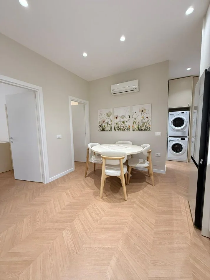 Tirane, jepet me qera apartament 2+1+Aneks+Ballkon Kati 5, 90 m² 1.000 € 