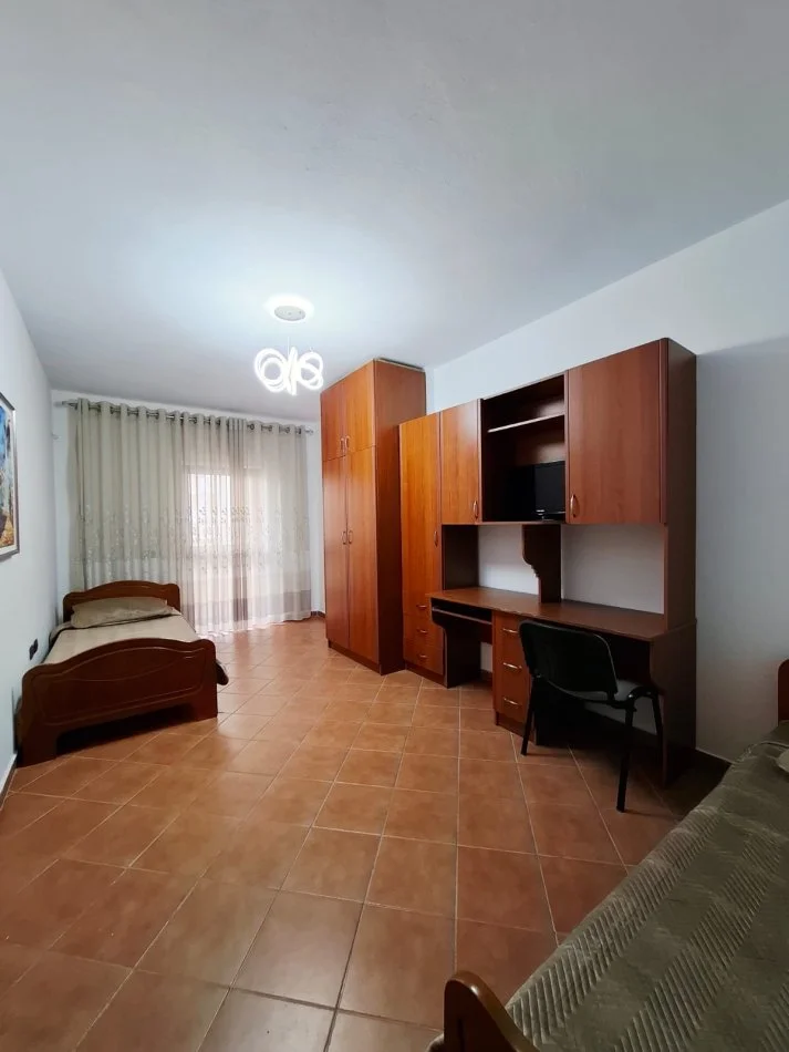 Tirane, jepet me qera apartament 2+1 Kati 3, 115 m² 700 € (RRUGA E KAVAJES)